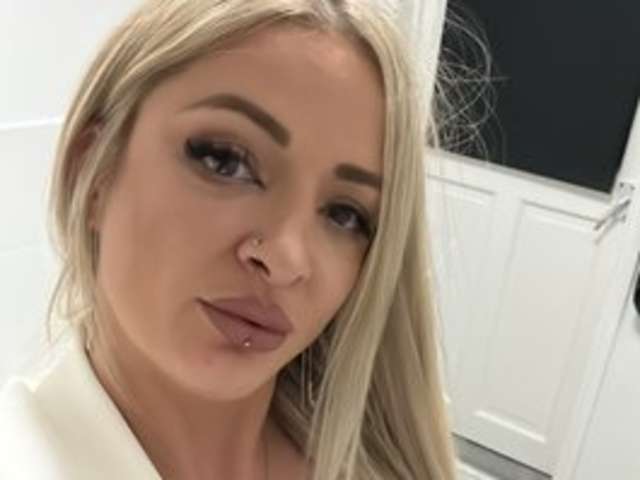 go to chat with Izabelle02