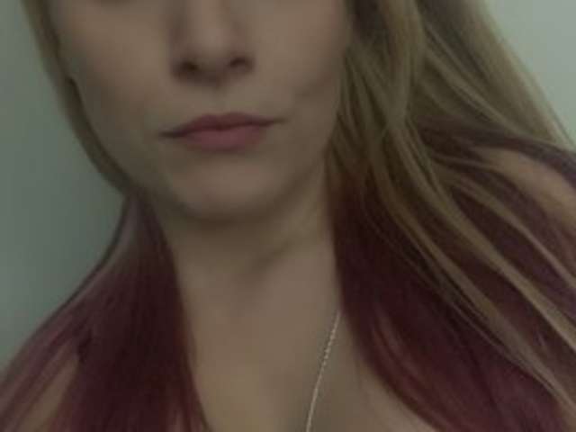 go to chat with JadeLynn365