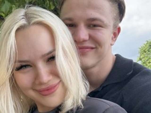 go to chat with James-Eva0