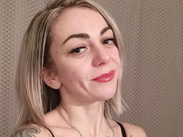 go to chat with JessiModel