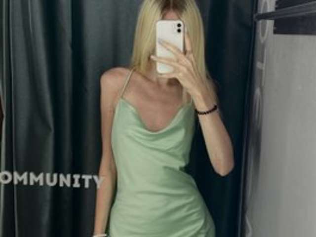 go to chat with Jessika-Peach