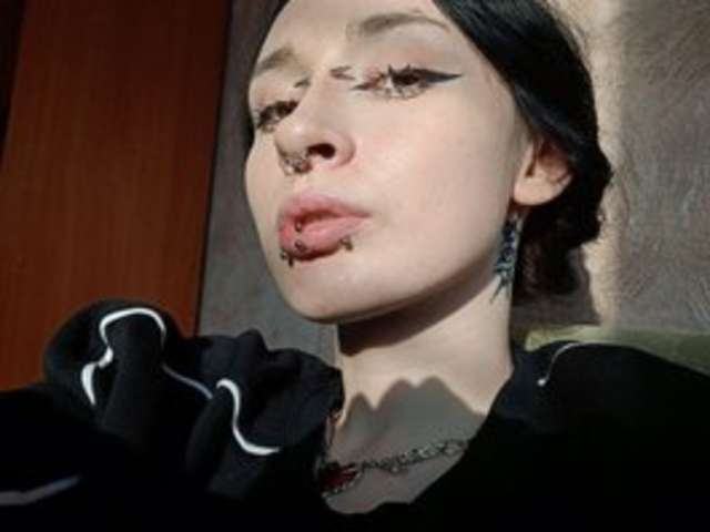 JUICY-VIKKI amateur webcam photo