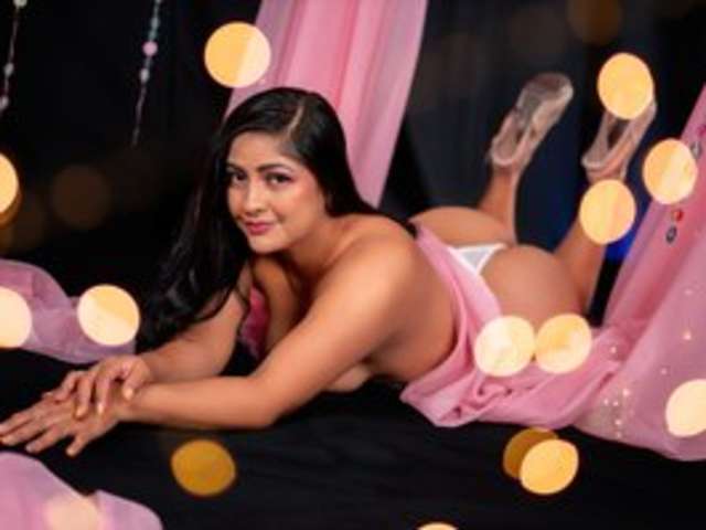 go to chat with JuliaHaye