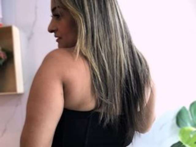 go to chat with Julietacollins