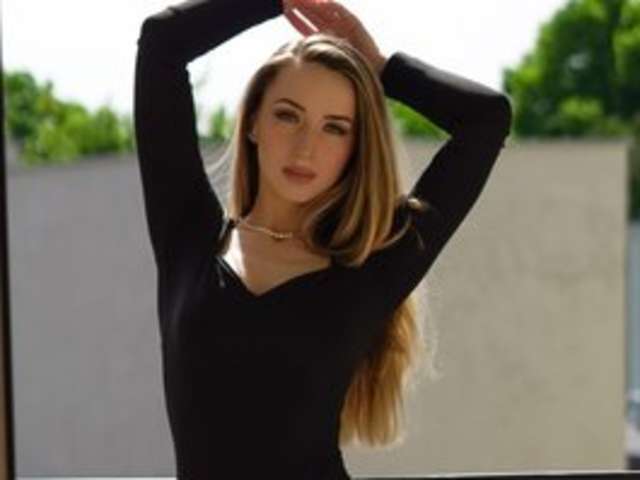 go to chat with JulietteGlow