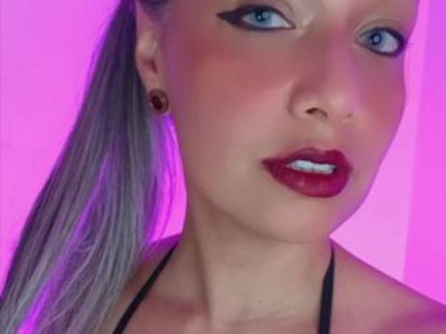 go to chat with Just-Vicky