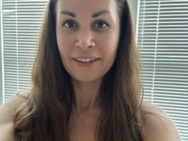 go to chat with KarinaBrower