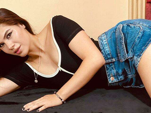 go to chat with KarinaTompso