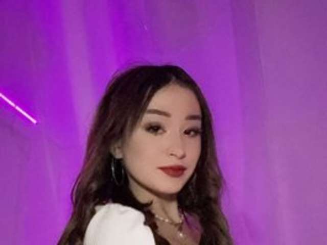 go to chat with Karoline-melon