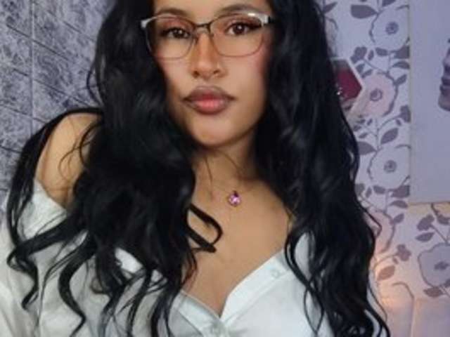 go to chat with Kassandraa----