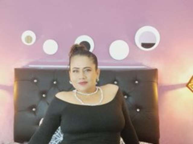 go to chat with KathiaHunt