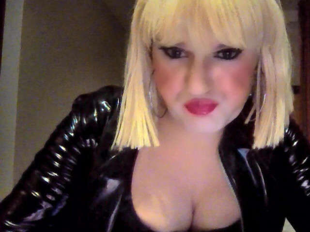 go to chat with KatieSweetX1