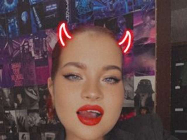 KIKI-03 amateur webcam photo