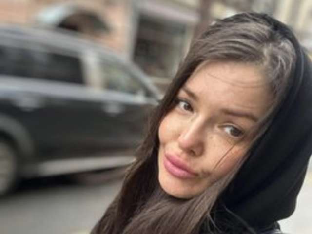 go to chat with KikiMilf84
