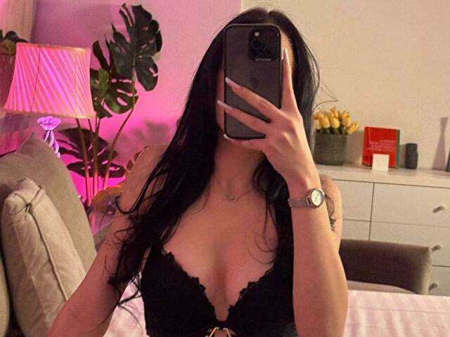 KIMMBLAZE amateur webcam photo