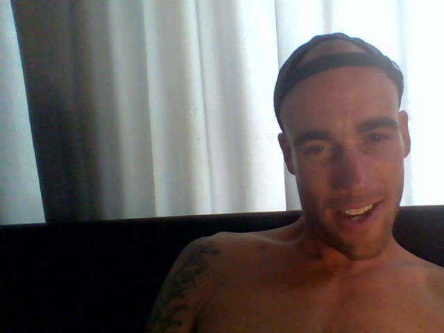 go to chat with Kingqueen123