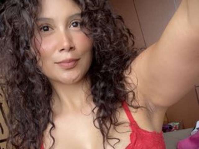 go to chat with KinkyMila