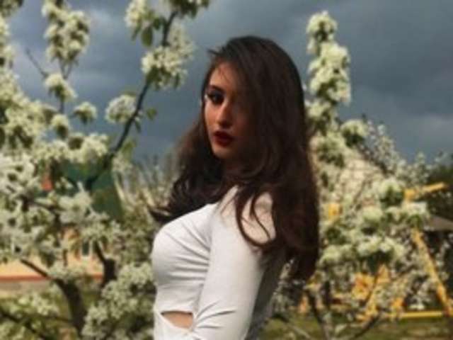 go to chat with KinkyNova