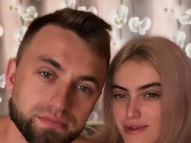 go to chat with KrissAndVanessa