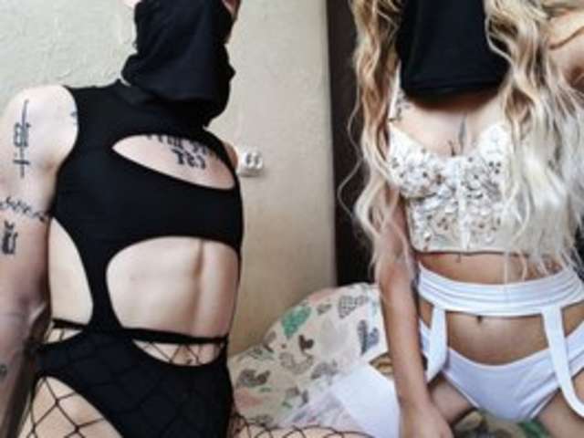 go to chat with KristiAlexieS