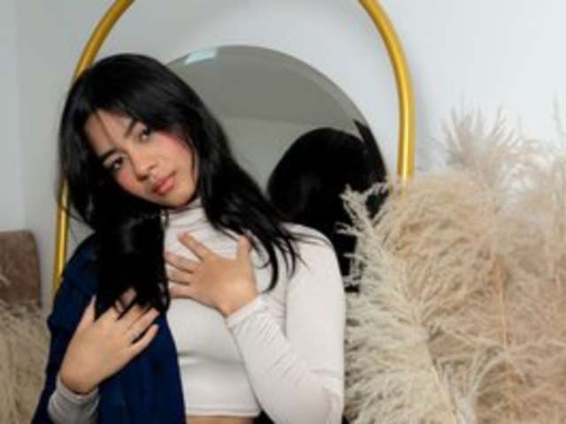 go to chat with Kyraaa