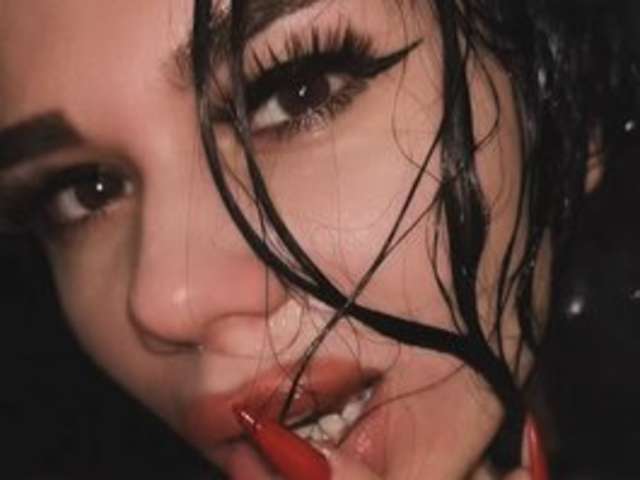 go to chat with LEYLA_FOXY