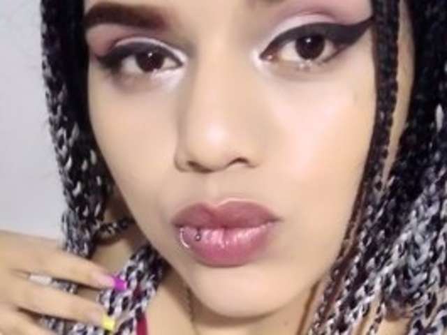 go to chat with La-Bembona