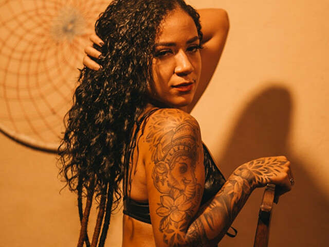 go to chat with LadyTatto