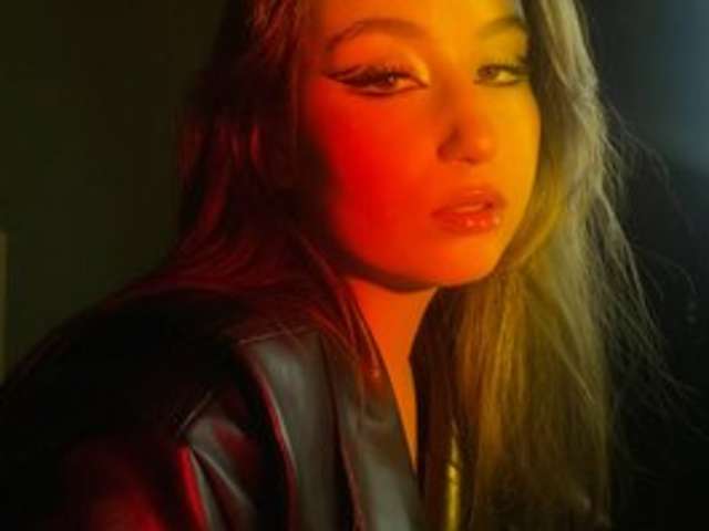 go to chat with LakishaOtukolo