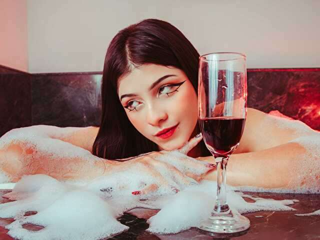 go to chat with LanaKyutt