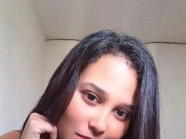 go to chat with Larissa-montenegro