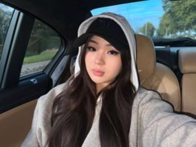 go to chat with LatrishaAltigs