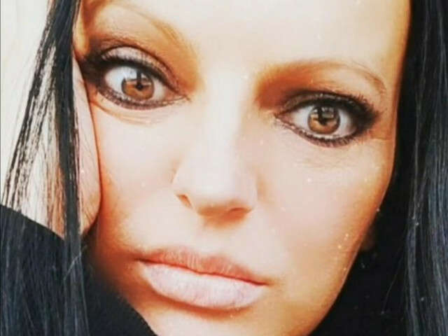 go to chat with Laura1982