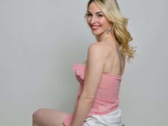 go to chat with LauraGarcia