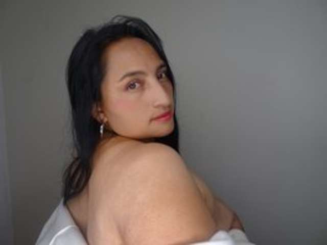 go to chat with LauraYoselin