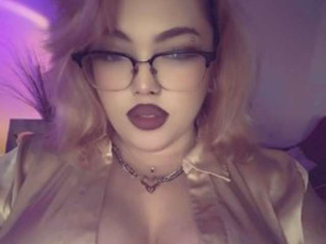 go to chat with LaylaCupidd