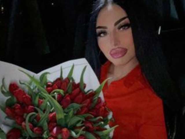 go to chat with LaylaJade