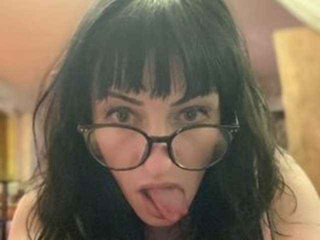 go to chat with LaylaSquirtet