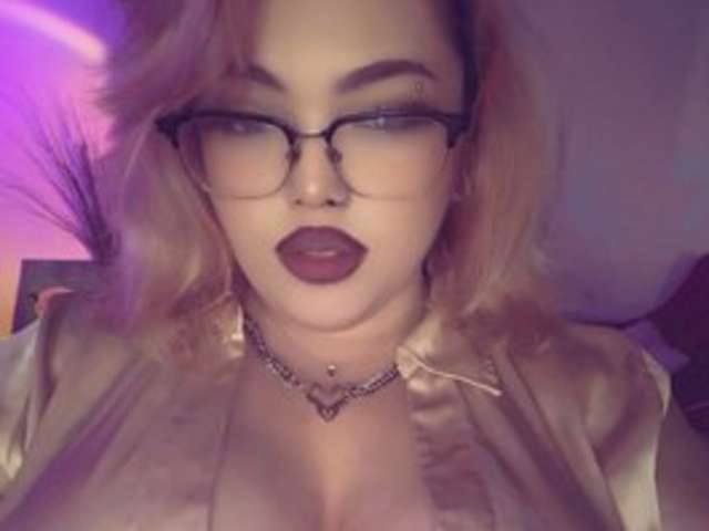 go to chat with LaylaStar