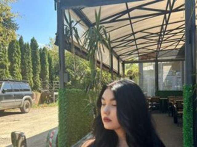 go to chat with LeahNoir