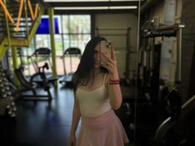 go to chat with Leelaa