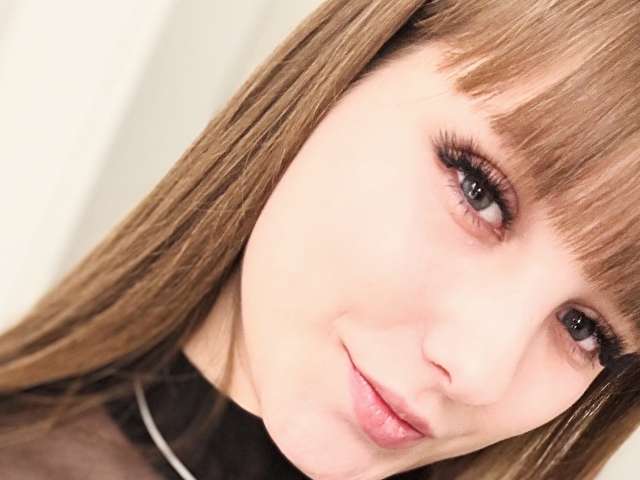 go to chat with Leonaloves