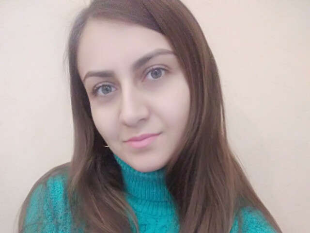 go to chat with Leonor
