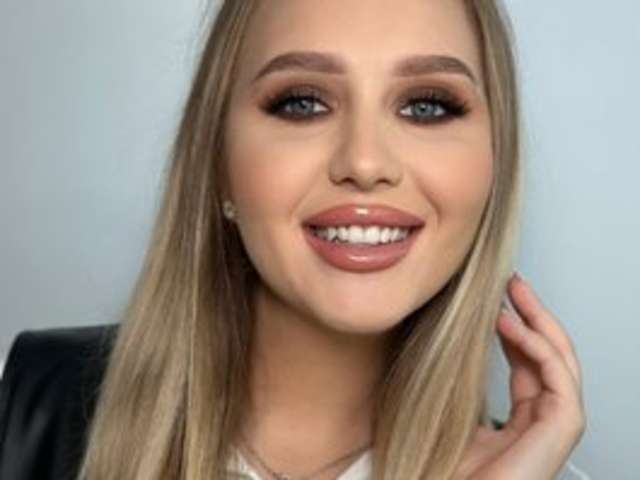 go to chat with Lexxia