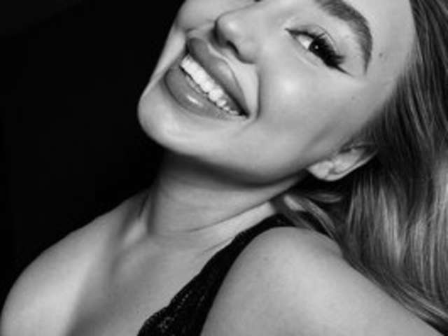 go to chat with Lia-May