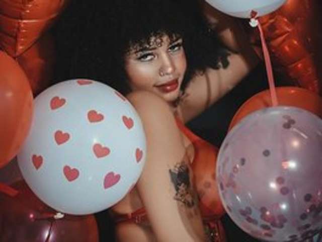 go to chat with Lia-erotic