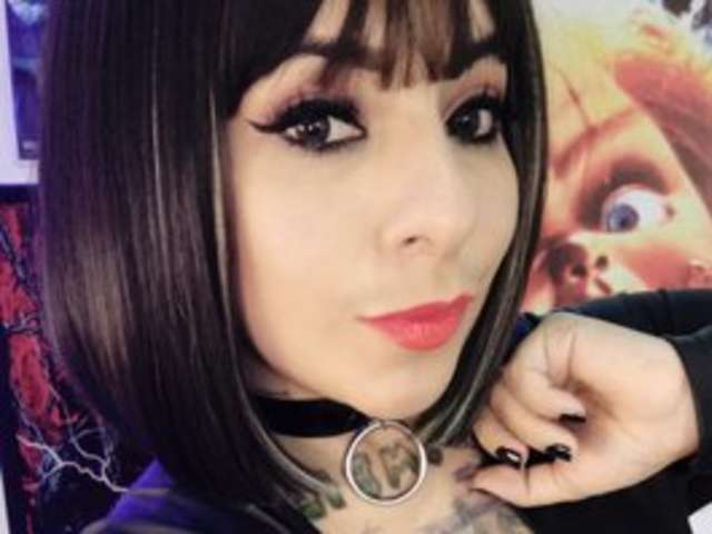go to chat with LiaAdams