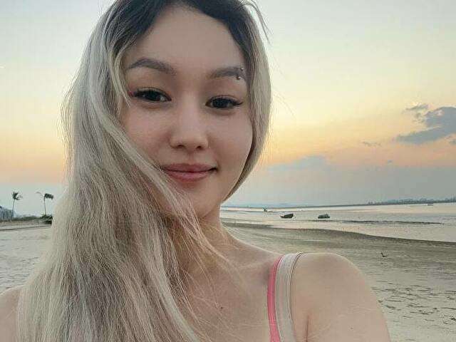 go to chat with LiaChoi333