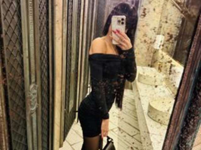 go to chat with Liana-fit8