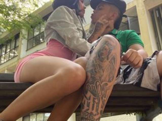go to chat with Lila-and-max